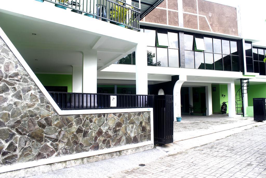 The Greenhouse Hotel Джокякарта Екстериор снимка