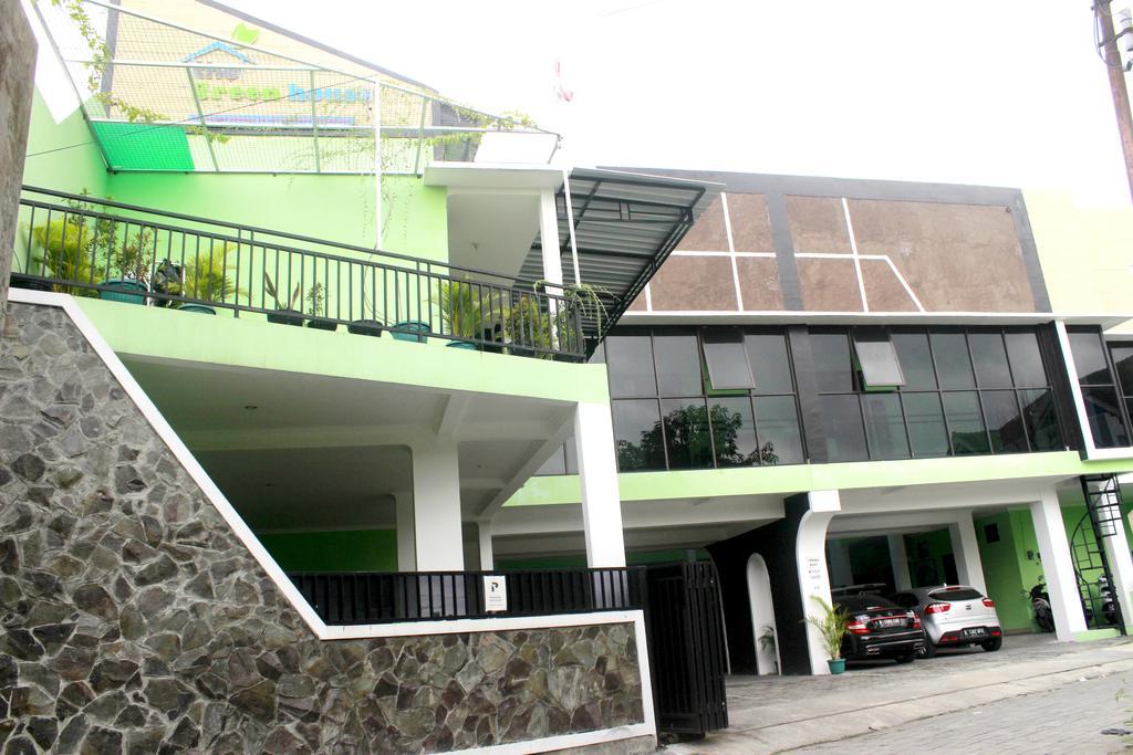 The Greenhouse Hotel Джокякарта Екстериор снимка