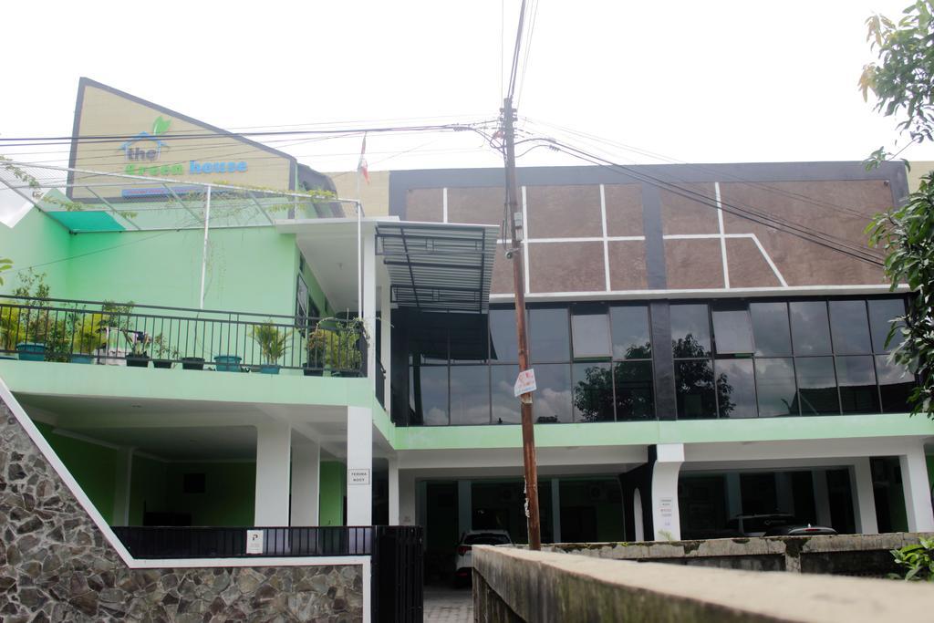 The Greenhouse Hotel Джокякарта Екстериор снимка