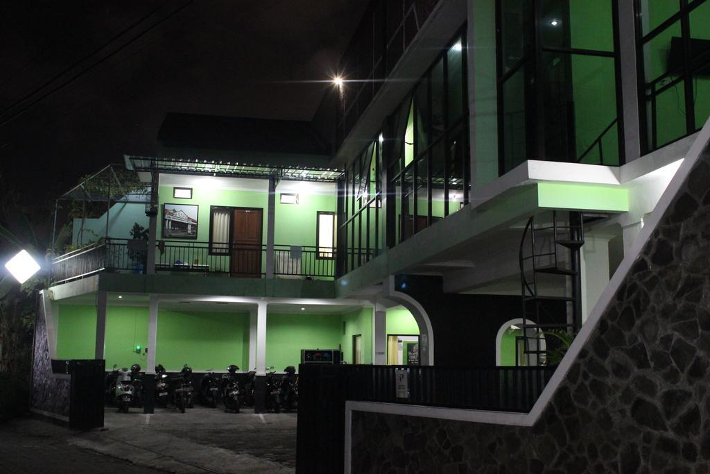 The Greenhouse Hotel Джокякарта Екстериор снимка
